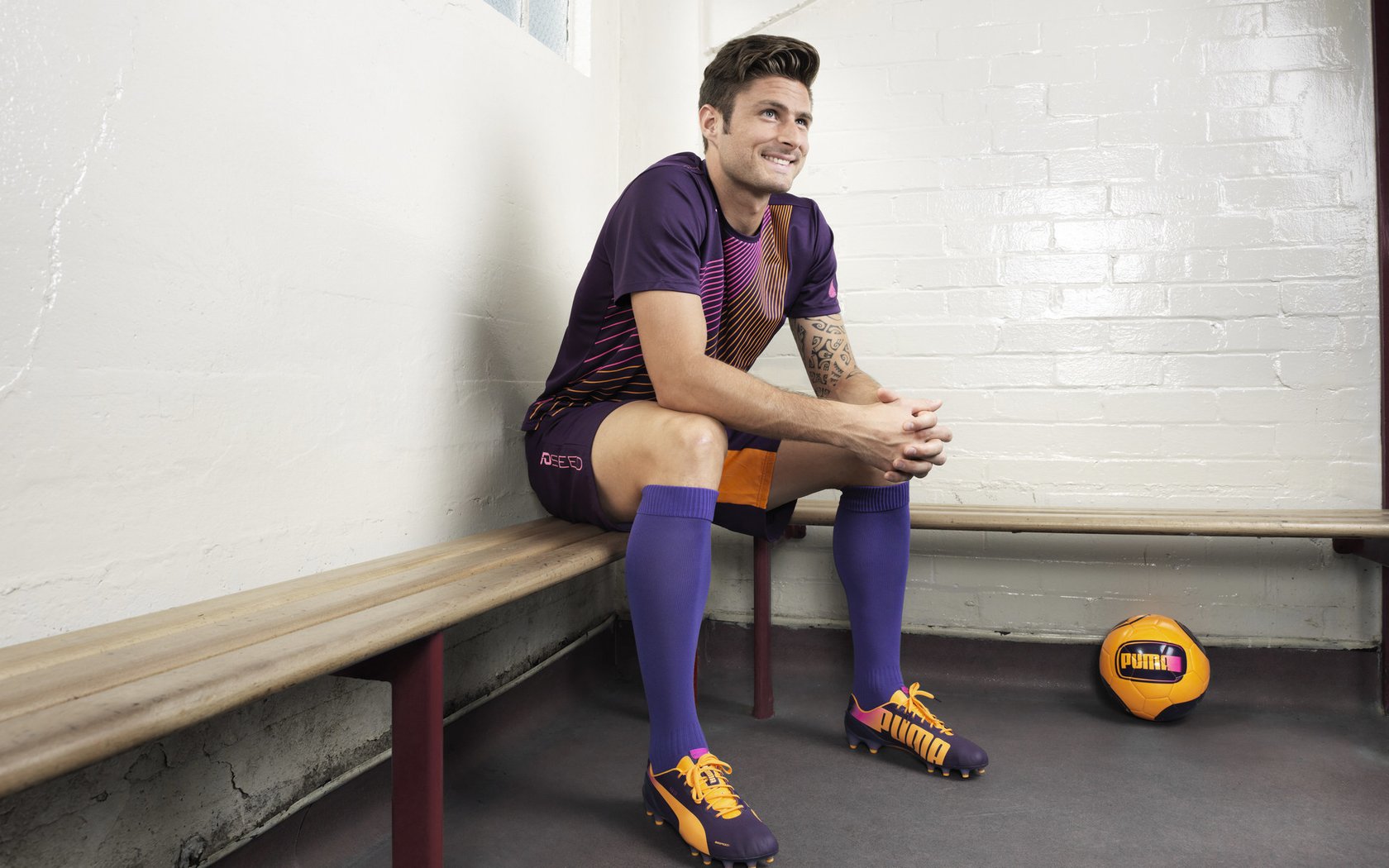 足球青训比赛在多地举行 吸引关注